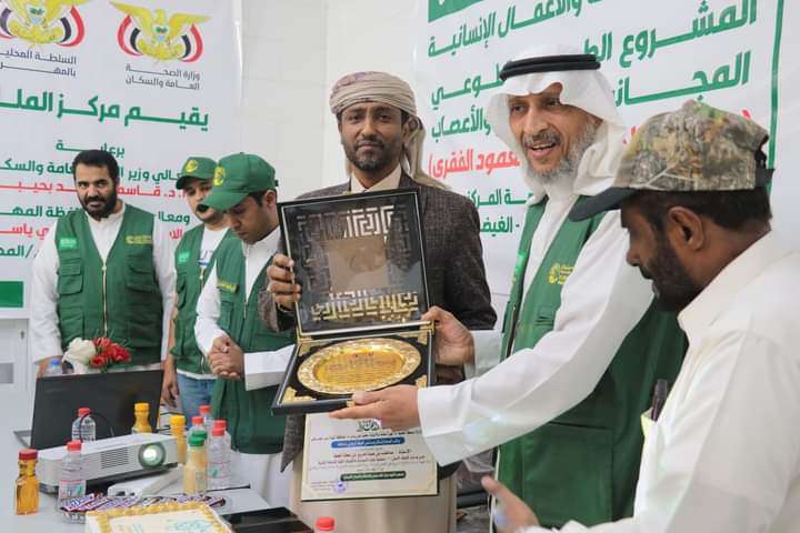 المهرة.. مركز الملك سلمان للإغاثة يختتم المخيم الطبي التطوعي المجاني لجراحة المخ والأعصاب