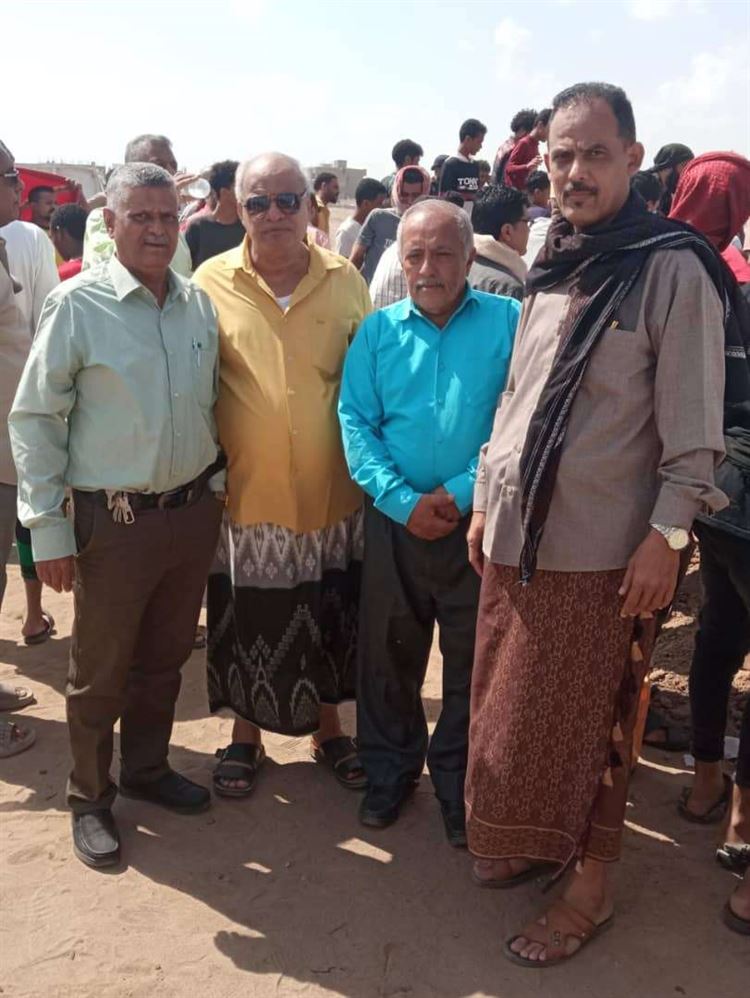 تشييع جثمان فقيد الصحافة محمد زين الكاف الى مقبرة انماء الكبرى بعدن