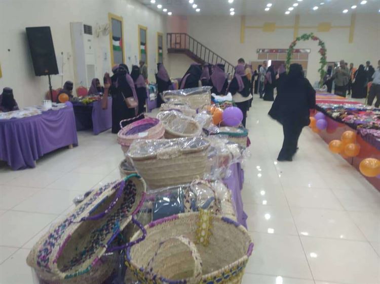 ضمن فعاليات حملة الـ 16 يوما لمناهضة العنف ضد المرأة.. اتحاد نساء أبين ينظم البازار المفتوح