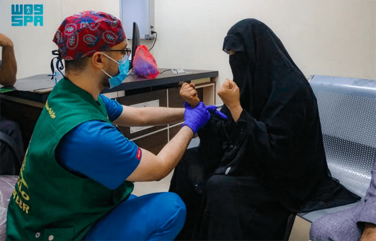 مركز الملك سلمان للإغاثة يختتم المشروع الطبي التطوعي لجراحة المخ والأعصاب وعلاج الألم بالمهرة