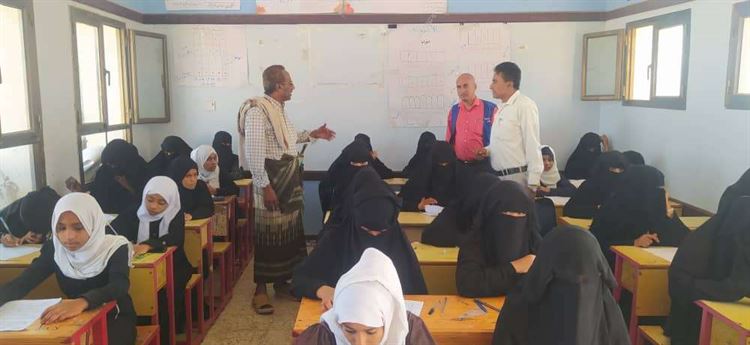 مدير عام موزع  يدشن الإمتحانات النصفية للعام الدراسي  2023/2024 بمدارس المديرية