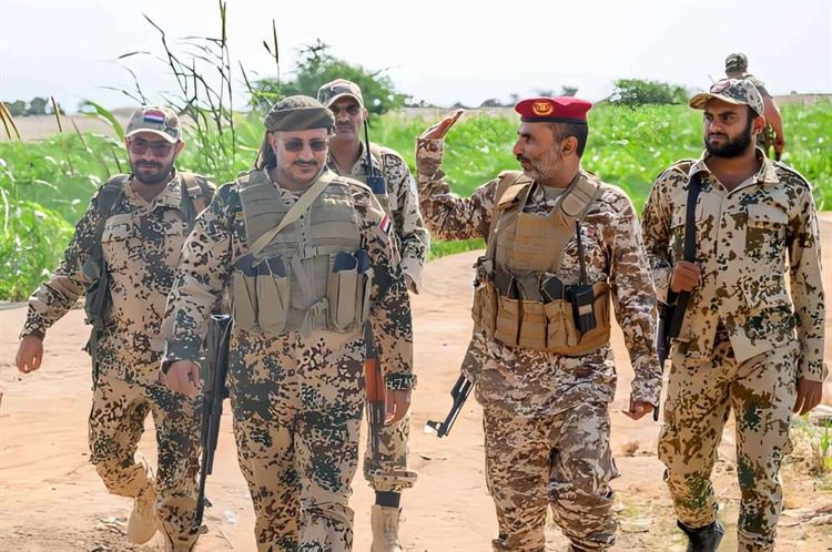 العقيد الخولاني : قيادة وضباط وصف وجنود اللواء الاول تهامة يستقبلون قائد المقاومة الوطنية في خطوط النار