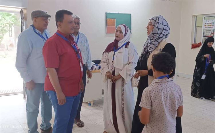 مدير تربية المنصورة في زيارة تفقدية للمطبخ الصحي للتغذية المدرسية في ثانوية عدن النموذجية للبنين