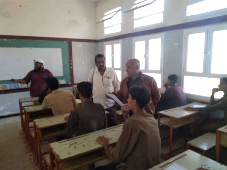 مدير مكتب التربية بلودر يتفقد سير الإختبارات وإجراءاتها الفنية بثانوية عمر بن عبدالعزيز الحضن