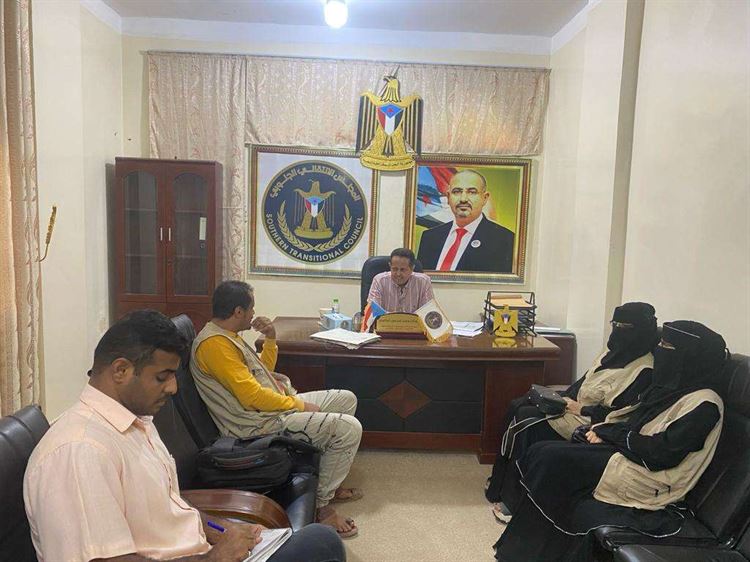 رئيس تنفيذية انتقالي لحج يلتقي مدير عام المفلحي وقيادة جمعية صنّاع الخير التنموية