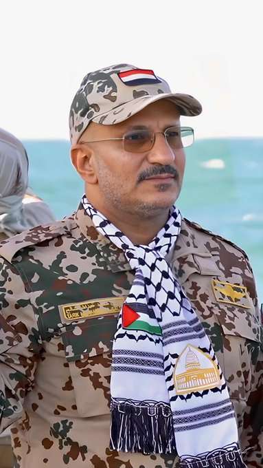 قيادي مؤتمري ينشر صورة لطارق صالح ويعلق: فقط لإغاظة الضاحية الجنوبية!