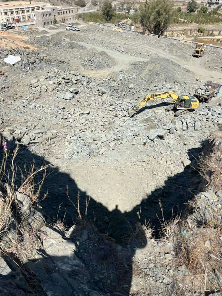 تواصل العمل بوتيرة عالية بمشروع تأهيل ملعب الفقيد السليماني بيافع رصُد