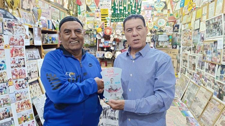 الكابتن جمال حمدي يكرم الكابتن محمود عبيد بدرع المريسي