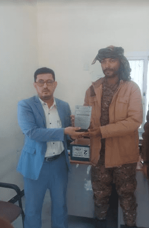 صندوق صيانة الطرق والجسور في شبوة يكرم قائد نقطة الشهداء والبوابة الشرقية عتق