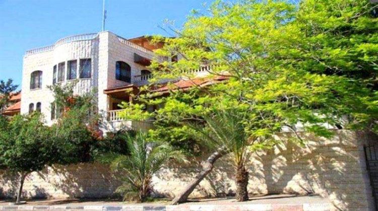 قيادي في جماعة الحوثيين يستولي على منزل "ياسر عرفات" بصنعاء