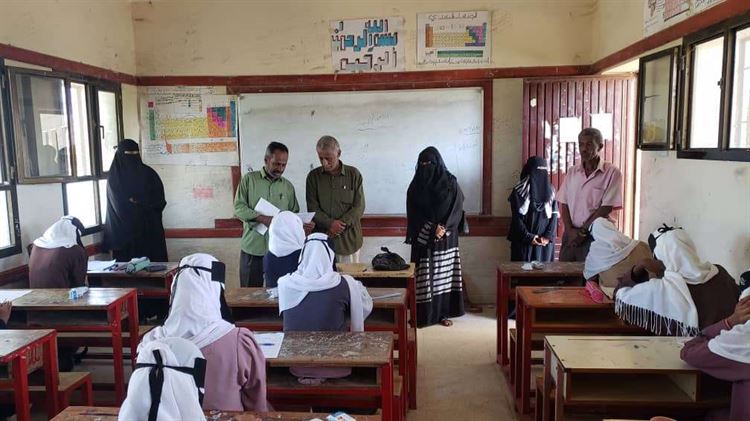 خنفر.. استمرار تفقد سير الاختبارات للفصل الدراسي الأول في مدارس المديرية