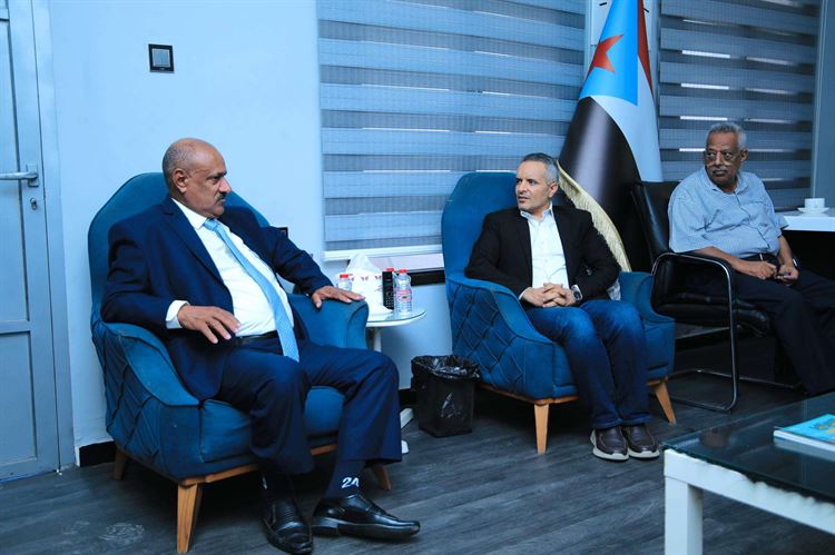 اليافعي يلتقي قائد اللواء الاول مشاة بحري في ارخبيل سقطرى