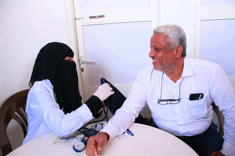 تدشين مخيم مجاني لمرضى القلب وارتفاع الضغط والسكري في هيئة مستشفى الثورة بالحديدة