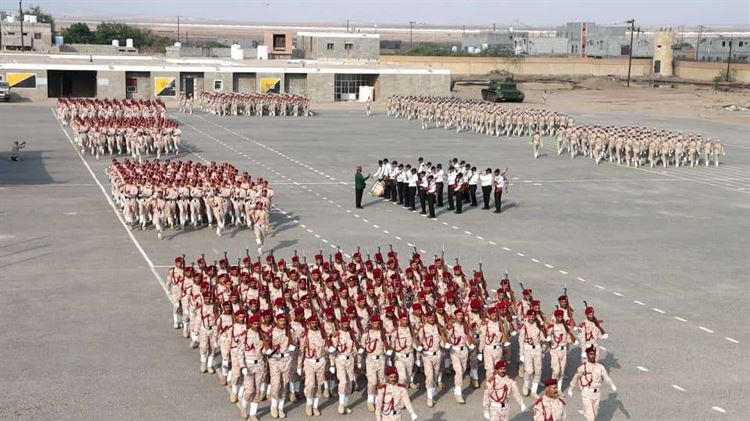 وزير الدفاع يتفقد العملية التعليمية والأكاديمية في الكلية الحربية وكلية القيادة والاركان