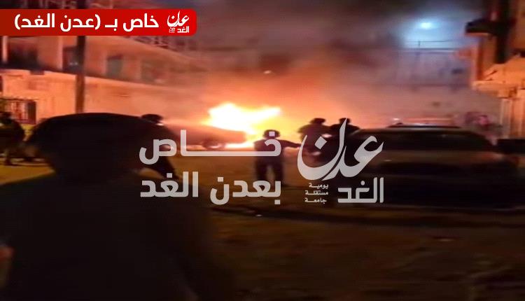 احتراق عدد من السيارات بعدن