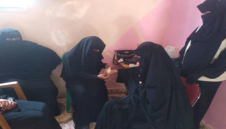 التعامل مع الجروح وتضميدها في دورة التمريض والاسعافات الأولية لمؤسسة المحروسة الخيرية
