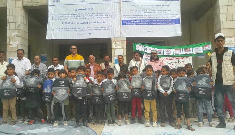 تدشين مشروع توزيع الحقيبة المدرسية المقدمة من مؤسسة ميار للتنمية لطلاب مدرسة ناجي بلودر