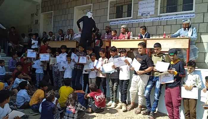 تكريم الطلاب الأوائل والمعلمين المبرزين والأسر المثالية في مدرسة المقيصرة بيافع سرار