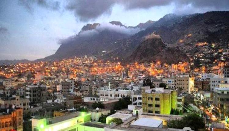 الدفاع المدني بتعز يخمد حريقا بمحطة محروقات بوادي القاضي