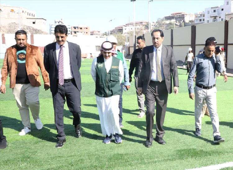 البكري والمدخلي يتفقدان سير العمل في ملاعب الميناء والروضة والجزيرة بعدن