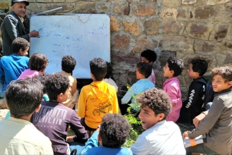 في يومهم العالمي.. معلمو اليمن يواجهون أزمات معقدة