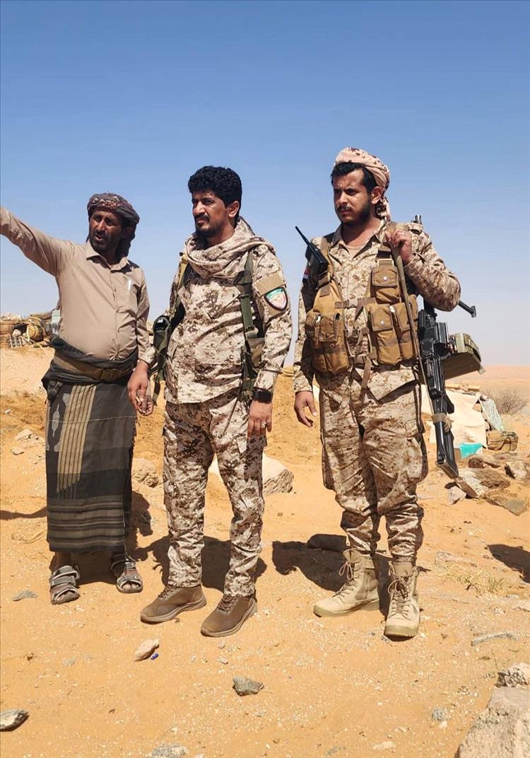 قائد لواء الشموخ في زيارة عيدية تفقدية لأبطال اللواء في المحور الشمالي بمحافظة الجوف
