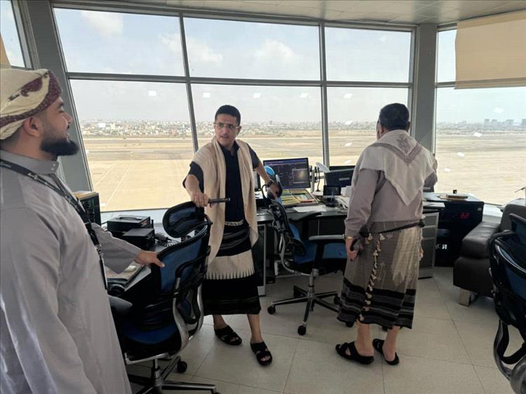 الدكتور منيف الزغلي يتفقد سير العمل بمطار عدن خلال أيام العيد