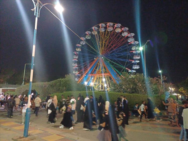 إقبال منقطع النظير على حديقة ملاهي عدن في عيد الفطر المبارك