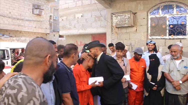 أكاديميون وأعيان وشباب الخنساء يكرّمون عمال النظافة في البريقة