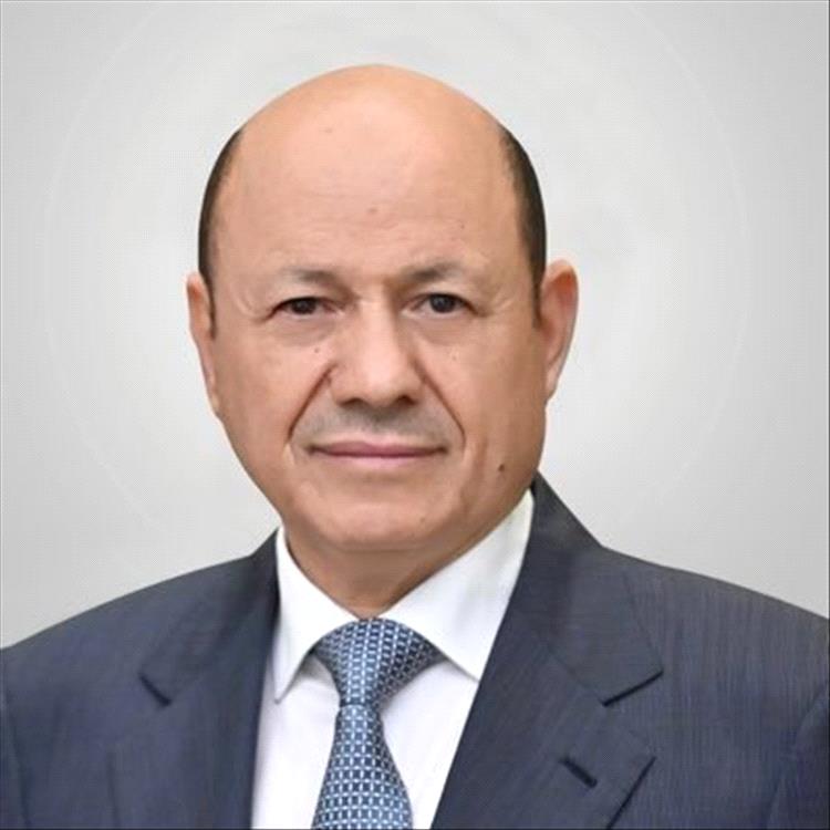 رئيس مجلس القيادة يعزي بوفاة الشيخ الهيال