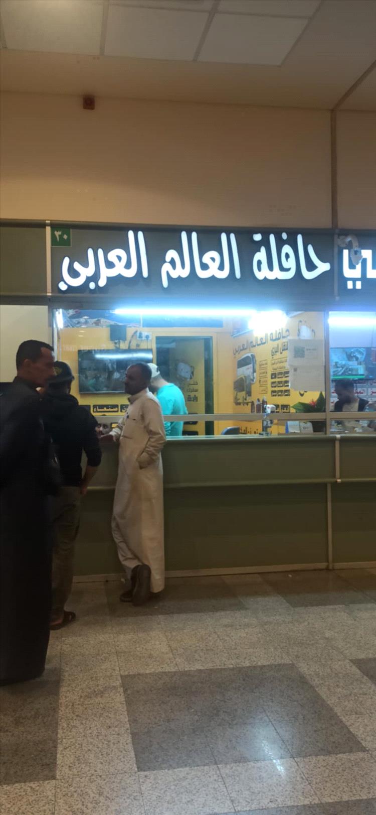 دعوات لمراجعة نشاط شركات النقل البري بين اليمن والسعودية بسبب استخدام باصات متهالكة وتأخر في المواعيد