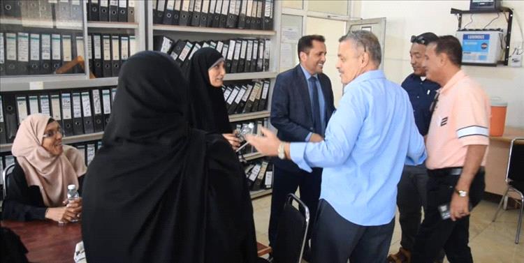 الزامكي يطلع على مستوى الانضباط الوظيفي بمكتب الأشغال العامة بعدن