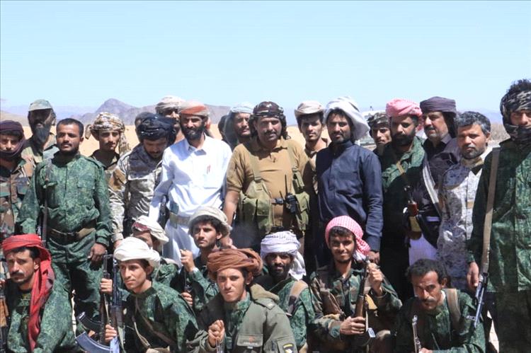 نائب القائد العام لقوات دفاع شبوة يزور الجبهات القتالية بمديرية مرخة