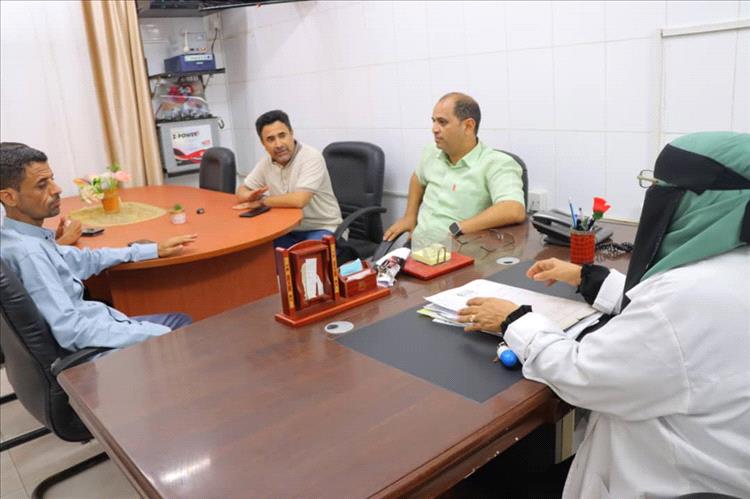 القطيبي يطلع على سير عمل مجمع خورمكسر الصحي بأول ايام الدوام الرسمي