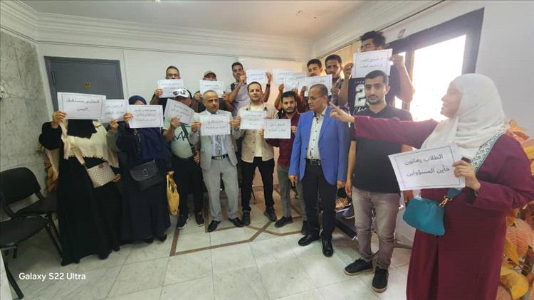 الطلاب اليمنيون في مصر يوجهون نداءً عاجلًا لرئاسة المجلس والحكومة: “عام ونصف من الإهمال ومصيرنا بات مهددًا”