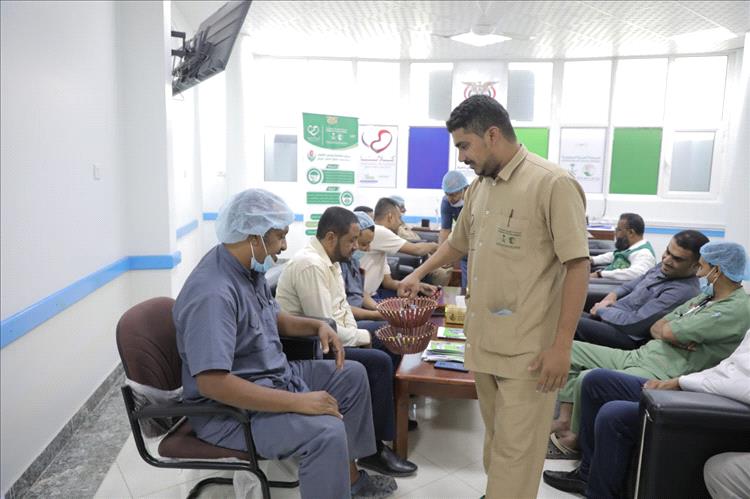 مدير مراكز فاطمة بابطين الطبية يلتقي بالعاملين في المراكز ويهنئهم بعيد الفطر المبارك 1446هـ