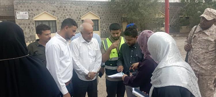 معاوية يسلم عدة مشاريع حيوية بمديرية الشيخ عثمان للجهات المنفذة