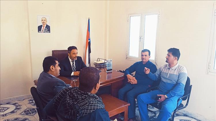 رئيس انتقالي أبين يبحث مع مديري الإعلام والاتصالات سبل تعزيز الأداء ودعم التنمية