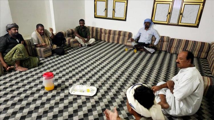 نشطاء يزورون السيد والمناضل عبدالقادر حسين الحامد في زيارة عيدية بمناسبة عيد الفطر المبارك