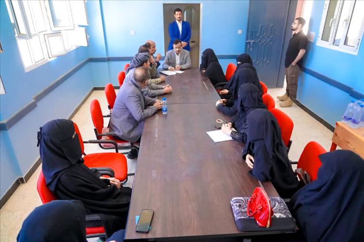 محافظ شبوة يوجّه باعتماد تمويل مشروع تحسين مدخل عتق