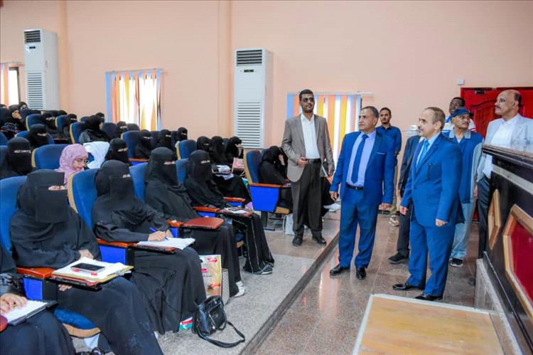 في إطار التحضير للمؤتمر الطلابي العلمي الأول،، وزير التعليم العالي يزور جامعة عدن