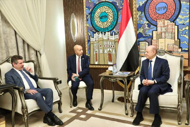 رئيس مجلس القيادة يستقبل سفير الولايات المتحدة الاميركية