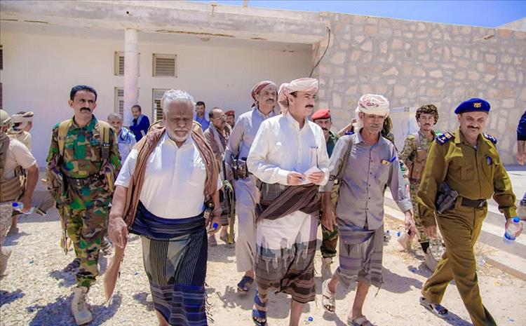 المحافظ بن الوزير يتفقد أوضاع مديرية ميفعة ويترأس اجتماعًا لقيادة السلطة المحلية بالمديرية