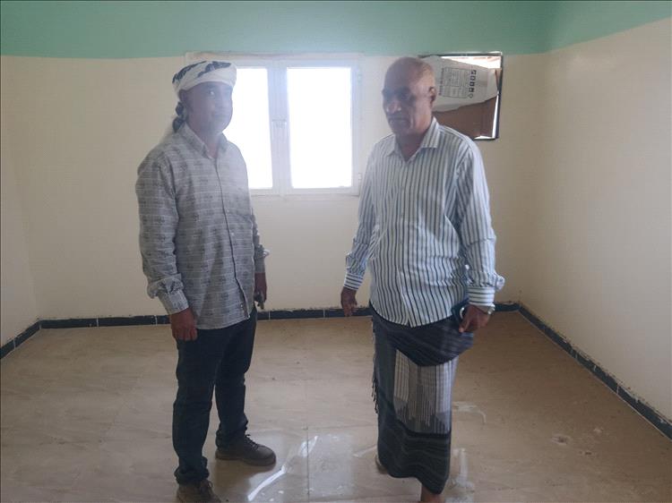 مدير عام زنجبار يتفقد الوحدة الصحية بدهل احمد ويوجه بسرعة تأثيثها وتشغيلها