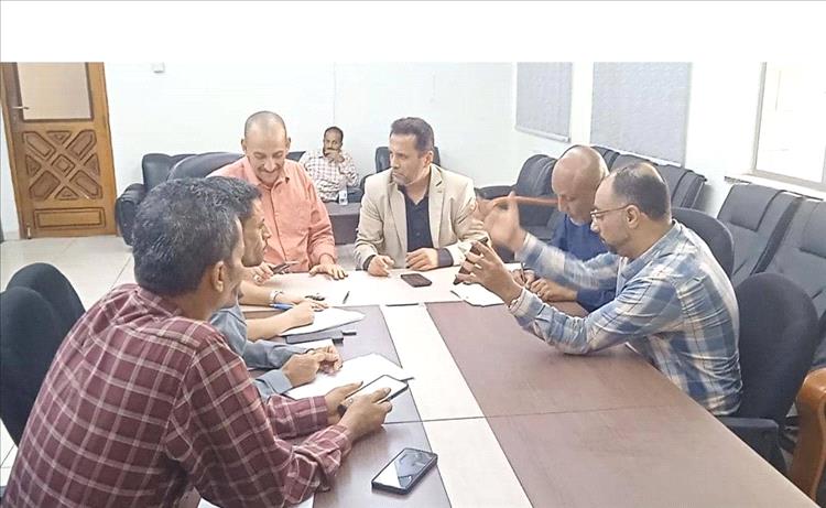 الزامكي يتفقد مؤسسة المياه بعدن ويشدد على تطوير مشاريع البنية التحتية