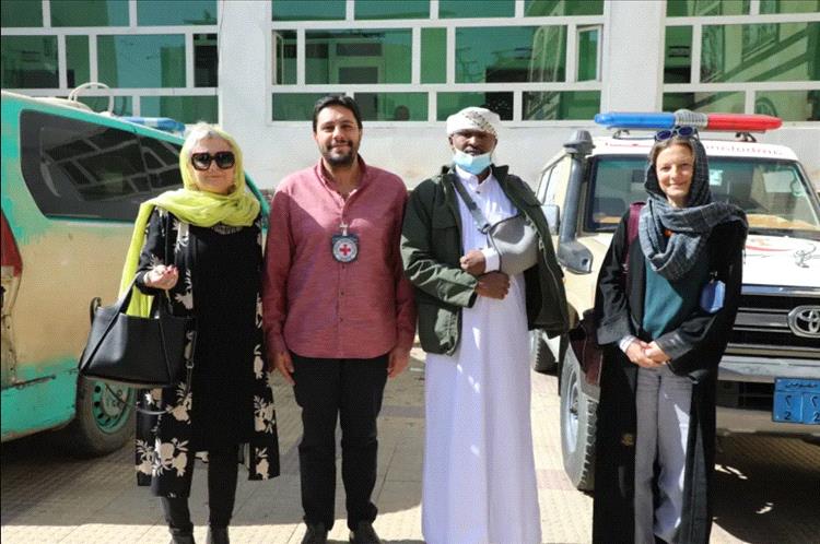 الإفراج عن أسير سوداني من سجون الحوثي بعد تعذيبه وكسر ذراعه