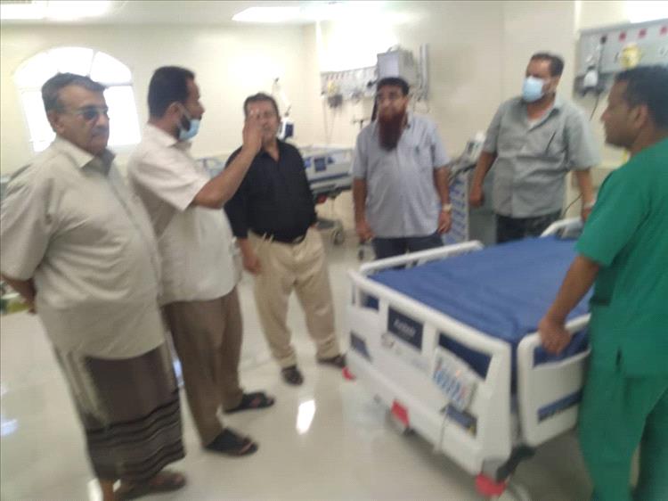 مدير عام صحة أبين ومأمور لودر يتفقدان أقسام مستشفى الشهيد محنف