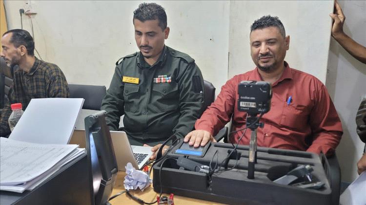 تدشين إصدار البطاقة الشخصية الذكية لمنتسبي قطاع الأثاث والتجهيزات التابع لوزارة الدفاع بعدن