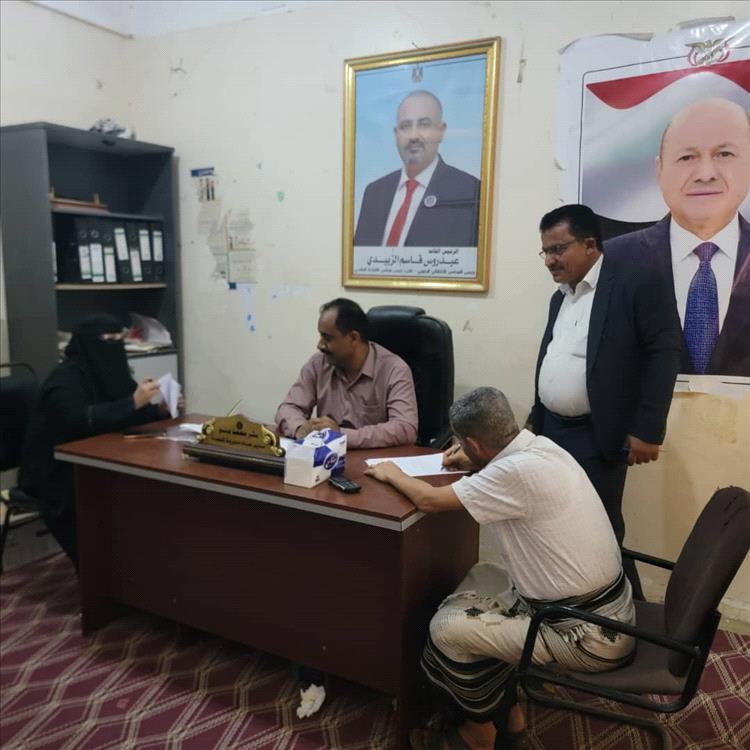 المدير الشاعري يلتقي مع منسق شبكة حماية الطفل وتنمية المرأة في محافظة الضالع