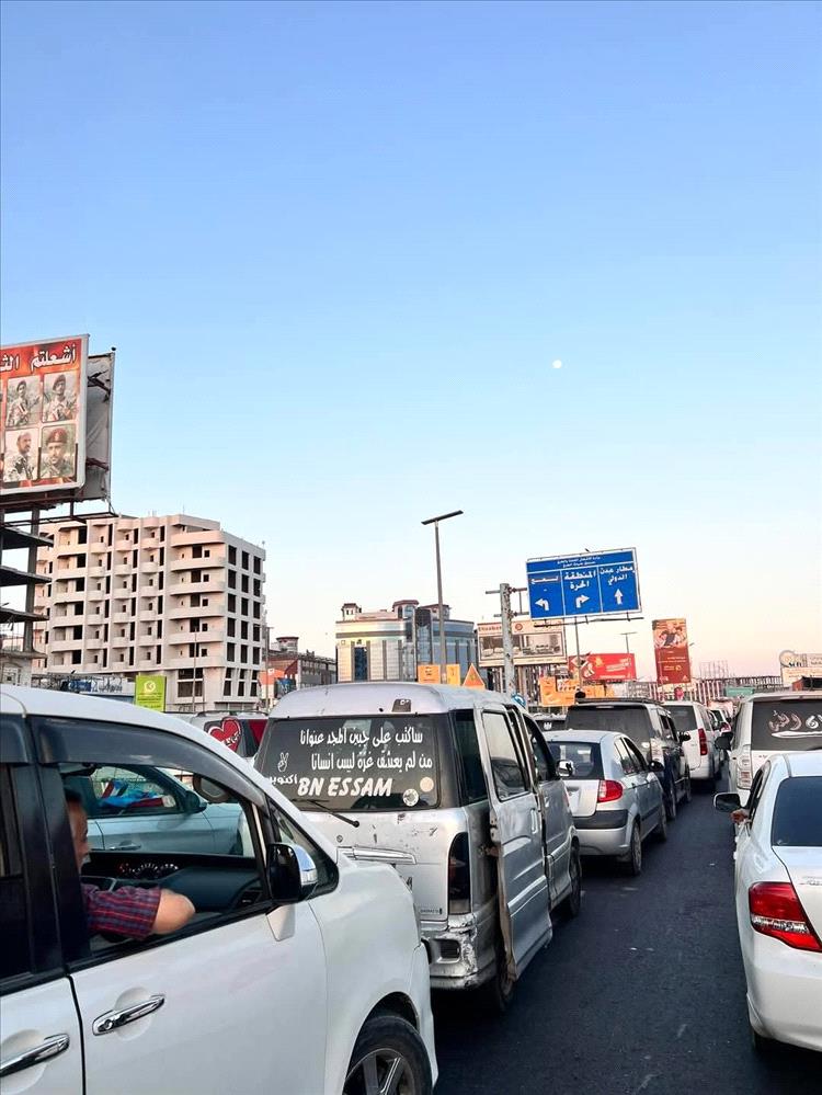 تواصل الاختناقات المرورية في عدن لليوم الثاني بسبب إضراب شرطة المرور